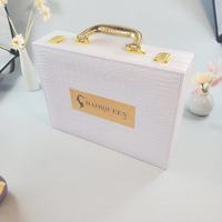 Boîte cadeau en carton rigide avec couvercle et base en papier fantaisie en cuir, design simple avec logo personnalisé