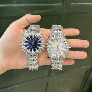 Reloj Personalizado de Acero Inoxidable con Movimiento de Cuarzo de 38 mm, Diseño Único con Forma de Garra de Alabastro, Pantalla Digital Decorativa con Púas para Hombre - Product Image 2