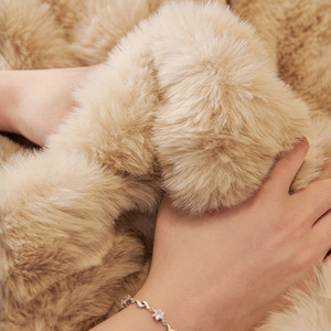 Housse de canapé en fourrure de lapin, taille universelle, en polaire à bulles, douce et confortable, antidérapante - Product Image 3