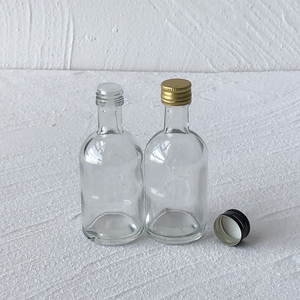 Tarro de jarabe de arce reutilizable transparente de 1,7 oz, botella de jarabe de vidrio para salsa de aceite de leche con tapa de aluminio y mango de bucle - Product Image 3