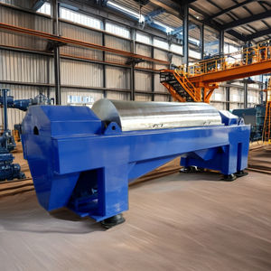 جهاز طرد مركزي جديد من نوع ديكانتير لعمليات التعدين وإزالة المياه في شينزو مع محرك بقوة 15 كيلوواط ومحمل - Product Image 1