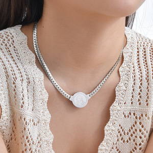 Señoras Acero inoxidable Cifrado Martillo NK Cadena St. Jude Collar redondo Oro - Product Image 4