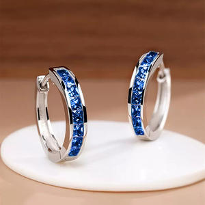 Orecchini a Cerchio E2755 in Oro Bianco con Cristalli e Strass, Gioielli Classici da Donna - Product Image 4