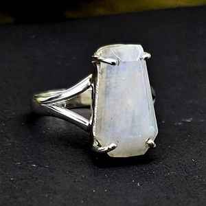 Arc-en-ciel Moonstone Coffin Prong Ring Bague en argent sterling 925 faite à la main Belle pierre précieuse Cadeau pour elle pour les fêtes - Product Image 6