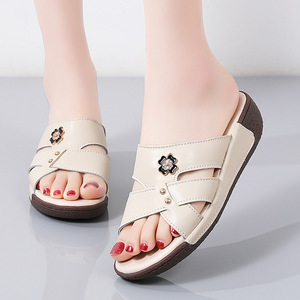 Nouvelles sandales compensées d'été à talon moyen en cuir véritable pour femme, confortables et élégantes, à plateforme, à enfiler, pour l'extérieur - Product Image 3