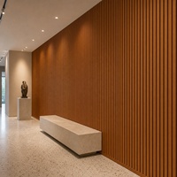 Panneau mural décoratif en bois de teck WYRAX, panneau mural rainuré WPC 160*24mm 2.9m pour un intérieur moderne de salon de détente