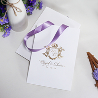 Sac en papier blanc élégant avec logo personnalisé en feuille d'or et poignée en ruban de soie violet pour sacs-cadeaux décoratifs commémoratifs de mariage