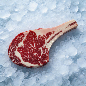 Modelo de carne sintética realista tipo tomahawk para decoración y exhibición en congeladores, carnicerías, supermercados y escaparates de delicatessen. - Product Image 1