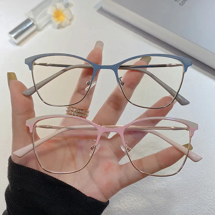 Kacamata Gradien Mata Kucing Retro Mode 2023 untuk Wanita Kacamata Bingkai Optik Logam Anti Cahaya Biru