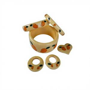 ใหม่ ANEES HANDICRAFTS หรูหรา ลายหัวใจสีเขียวและลายมือ กำไลข้อมืออะคริลิคเรซิ่น ดีไซน์ทันสมัย ​​น่ารัก เครื่องประดับสำหรับทุกเพศ ของขวัญ - Product Image 2