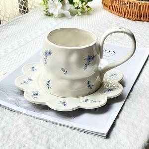 Tazze da Caffè in Porcellana Stile Romantico Francese, Tazze Alte per Tè Pomeridiano e Dessert con Manici Lunghi - Product Image 1
