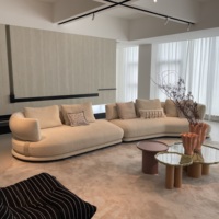 Canapé modulaire incurvé en tissu bouclé de luxe avec détails à sangles, canapé d'angle à profil bas pour salon et maison