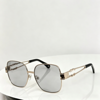 Lunettes de soleil unisexes classiques à monture carrée en métal, verres dégradés UV400, pour femmes et hommes, en or et couleur claire