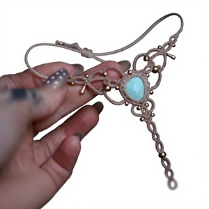 Collar Colgante de Macramé Beige Hecho a Mano con Turquesa, Joyería Ajustable con Cuentas Doradas Estilo Boho para Mujer - Product Image 1