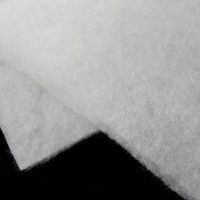 Tissus matelassés en polyester en gros, rembourrage vertical non tissé en coton pour manteau aspect soie matelassé