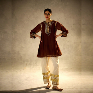 Ensemble Kurta en rayonne pour femme avec broderie dorée et pantalon palazzo crème – Tenue ethnique indienne traditionnelle, coupe ample, longueur cheville - Product Image 1