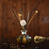 Luxuriöser Raumduft-Diffusor mit Geschenkbox Vintage Bernsteinfarbene Glasflasche Heimduft Aromatherapie-Öl-Set für Hoteldekoration Großhandel OEM
