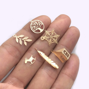 จี้ทอง 14K ชุบทองคำแท้ รุ่นลิมิเต็ดซีรีส์ฤดูหนาว ลายเกล็ดหิมะ โคลเวอร์ และต้นไม้แห่งชีวิต สำหรับทำเครื่องประดับถาวรในเทศกาลคริสต์มาส - Product Image 1