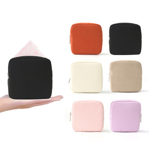 Sac de rangement en velours côtelé avec fermeture éclair, écologique et durable, avec sangle de poignet portable pour serviettes hygiéniques, usage domestique, motif léopard - Product Image 1