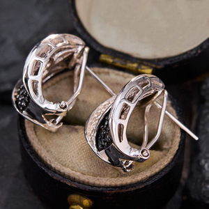 Orecchini a polsino a forma di S bianchi e neri da donna, stile vintage, accessori per l'orecchio da indossare tutti i giorni - Product Image 3