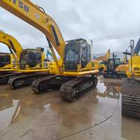 Excavatrice KOMATSU PC200 d'occasion, très demandée, haute qualité, faible nombre d'heures, bon état, peinture d'origine, disponible en stock