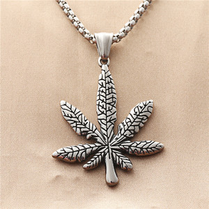 Collar con Colgante de Hoja de Arce de Acero Inoxidable para Hombre, Diseño Geométrico Retro de Planta 190181 - Product Image 1