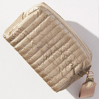 Pochette de maquillage brillante résistante à l'eau en gros matelassée personnalisée sac cadeau cosmétique de voyage personnalisé