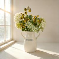 Set Bunga Hydrangea Buatan Baru dengan Daun Berwarna-warni dan Buah Berry, Bunga Hijau Campuran dalam Pot Keramik Berpegangan Ganda, Dekorasi Musim Semi