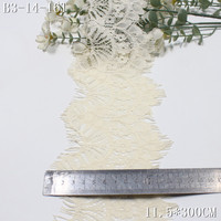 Dentelle en dentelle de coton Chantilly française beige de 11 cm de large pour vêtements, textiles de maison, robes de mariée et accessoires