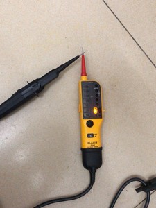 <span class=keywords><strong>FLUKE</strong></span> T110 Probador Eléctrico de Continuidad y Voltaje de 2 Polos Usado - Product Image 3