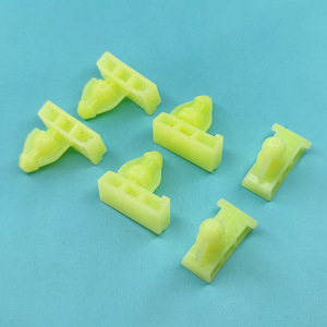 Clips de Plástico para Fijación de Molduras de Guardabarros para Nissan Infiniti QX70 QX50 - Product Image 1