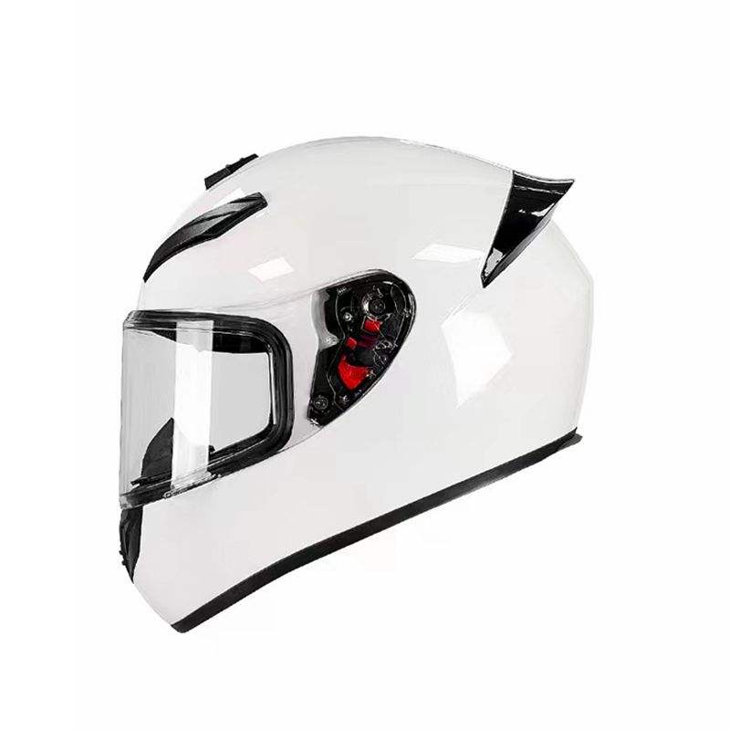 Verres blancs purs et transparents