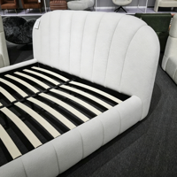 Cadre de lit rembourré en tissu Teddy moderne, lit moelleux de style crème avec lattes en bois massif, meubles de chambre à coucher taille Queen et King