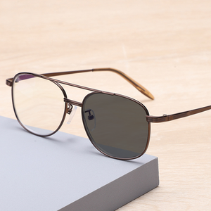 Occhiali Multifocali Fotocromatici Classici a Doppio Ponte per <span class=keywords><strong>Uomo</strong></span>, Anti-Luce Blu, per <span class=keywords><strong>Vista</strong></span> <span class=keywords><strong>da</strong></span> Lontano, Occhiali <span class=keywords><strong>da</strong></span> Presbiopia per Affari - Product Image 1