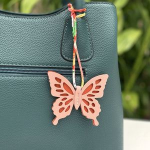 Elegantes Adornos de Mariposa para Bolsos, Decoraciones Estilosas para Bolsos de Mano, Lindos Llaveros de Cuero PU con Lazo - Product Image 4