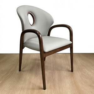 Silla de Comedor de Madera Maciza con Reposabrazos, Diseño Rústico, Asiento de Cuero Cómodo, Ideal para Casa de Té, Cafetería, Restaurante, Hogar - Product Image 1