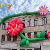 Sculpture de fleur gonflable personnalisée qui fleurit sur la décoration de bâtiment de scène de festival de fleur de mur