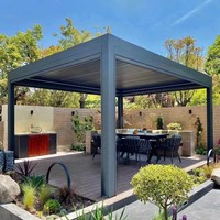 Pergola motorisée moderne de luxe, imperméable et résistante à la pluie, avec lames en aluminium pour l'extérieur
