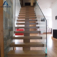 Escalier intérieur durable à monopoutre en acier galvanisé, résistant aux intempéries, pour appartements et hôtels, idéal pour terrasses et aménagements paysagers.