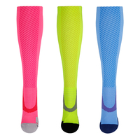 Vente en gros de chaussettes de sport pour la course à pied protège-jambes Chaussettes de pression pour la course à pied Chaussettes de compression en nylon