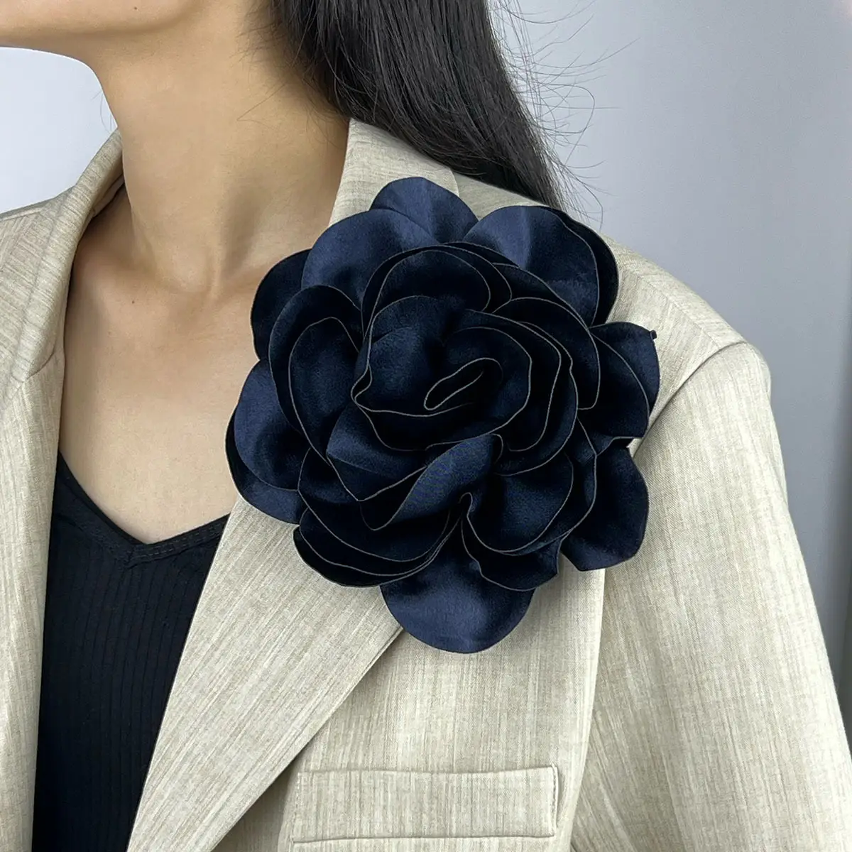 Customized 19CM large satin camellia brooch Fashion elegant clothing accessories handmade fabric flower brooches for women Girl