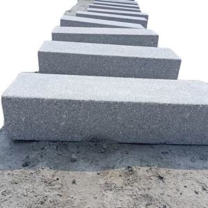 Bordures de route en granit martelé Bush Bordures de paysage en pierre Bordures de bordure Rouge/Gris Design traditionnel Garantie 3 ans - Product Image 1