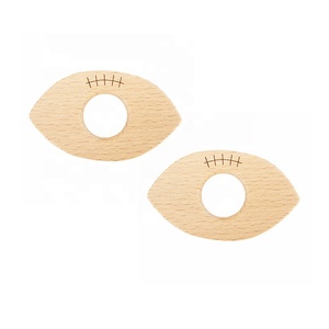 Collar de <span class=keywords><strong>mordedor</strong></span> para bebé ecológico a la moda, colgante de madera de haya Natural, diseño de fútbol de grado alimenticio, accesorio Molar infantil de madera - Product Image 1