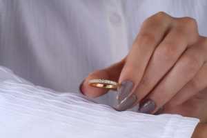 Anillo de Eternidad con Diamantes Redondos en Oro Amarillo para Mujer, Anillo de Boda Clásico y Delgado, Elegante Joyería Fina para Aniversario - Product Image 4