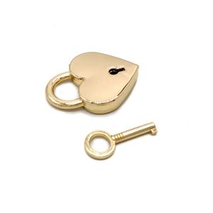 Candado metálico dorado con forma de corazón para bolso, alta calidad, 30x39mm - Product Image 1