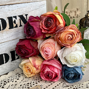 Bouquet de roses artificielles en soie Yixuan, décorations de mariage réalistes, moulage par injection, fabriqué en Chine - Product Image 1
