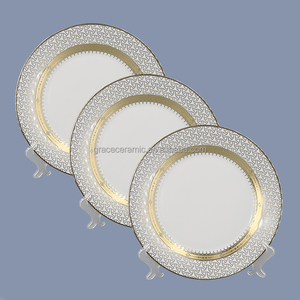 Servizio di Piatti di Lusso in Porcellana Fine con Bordo Dorato, Stile Reale Mediorientale, Set da 47 Pezzi, Servizio da Tavola da 72 Pezzi - Product Image 4