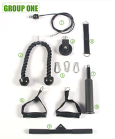 Accessoire pour machine à câble incluant une poignée, une poulie, une corde pour triceps, une barre droite, un poinçon de charge