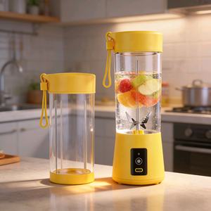 Mini-mixeur portable 400 ml à faible bruit, 6 lames en acier inoxydable 304, pour smoothies et jus, idéal pour la maison, le camping et le bureau - Product Image 1