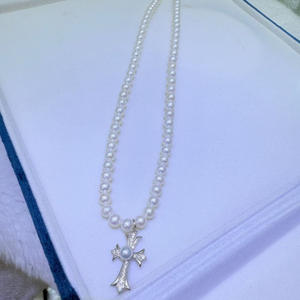 Collar de Perlas Cruzadas Kroos, Perlas de Agua Dulce de Alta Calidad de 4.5-5mm, Corte Cojín con Fuerte Brillo, Forma de Mariposa, Colección Zhuji - Product Image 2